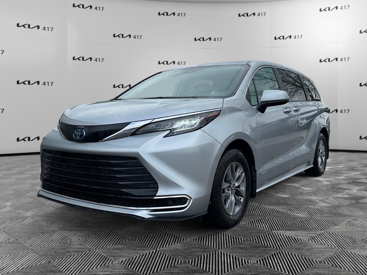 2021 Toyota Sienna XLE 7-Passenger AWD Photo0