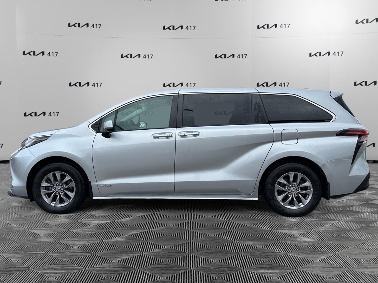 2021 Toyota Sienna XLE 7-Passenger AWD Photo