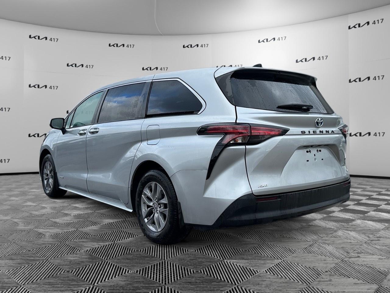 2021 Toyota Sienna XLE 7-Passenger AWD Photo2