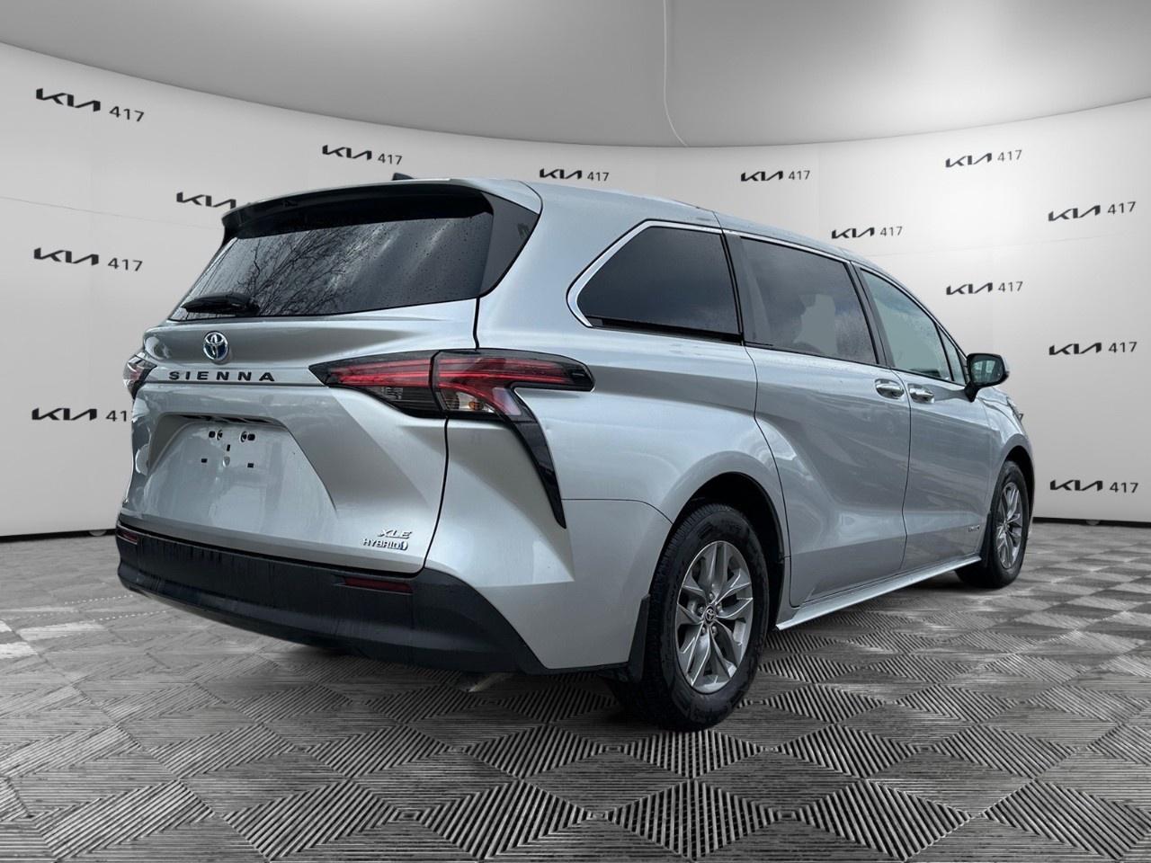2021 Toyota Sienna XLE 7-Passenger AWD Photo