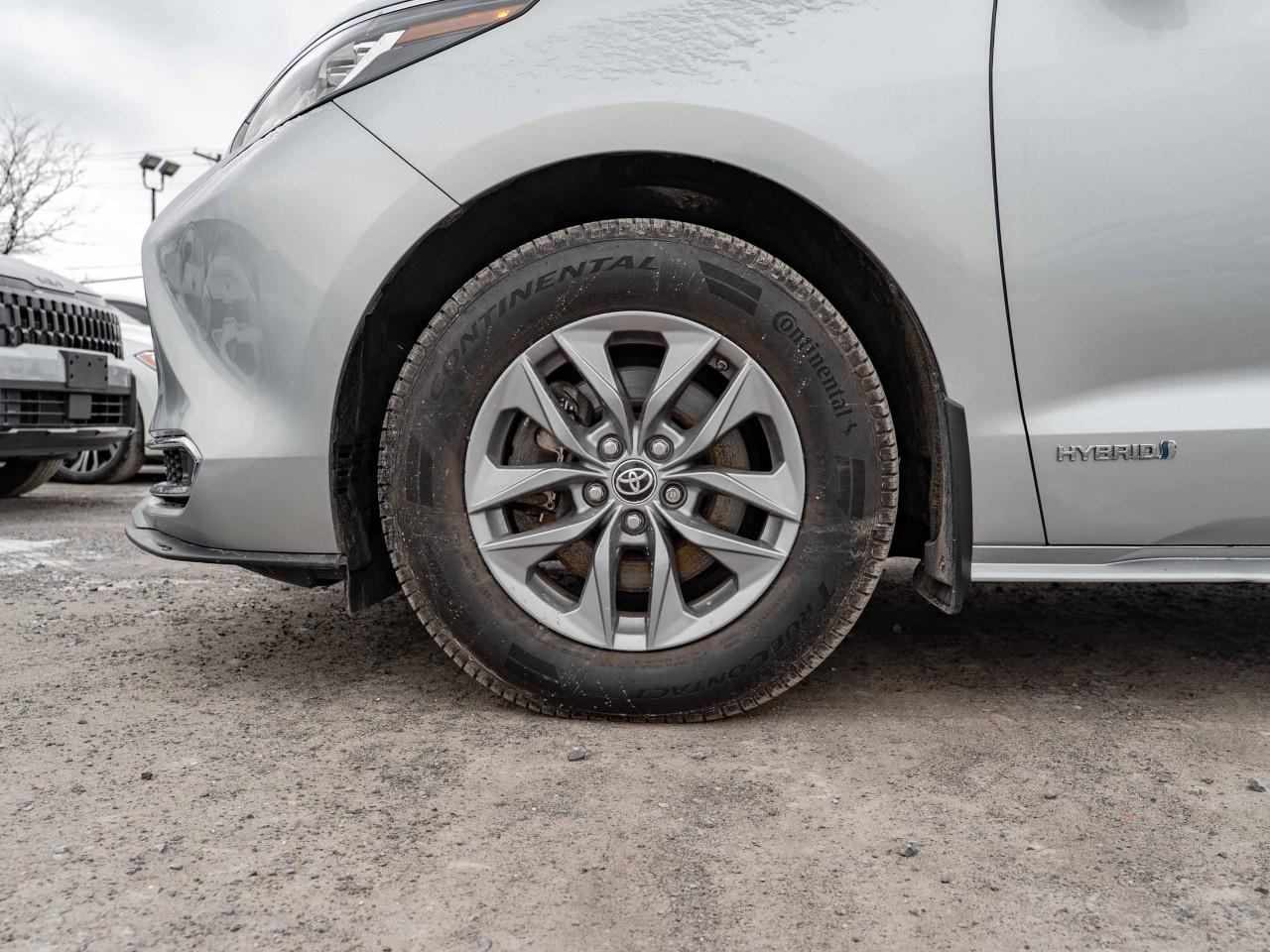 2021 Toyota Sienna XLE 7-Passenger AWD Photo