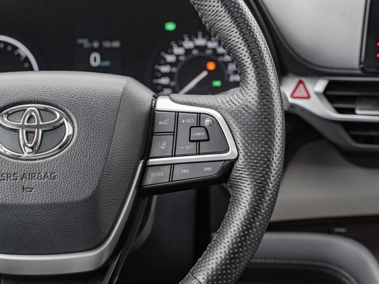 2021 Toyota Sienna XLE 7-Passenger AWD Photo