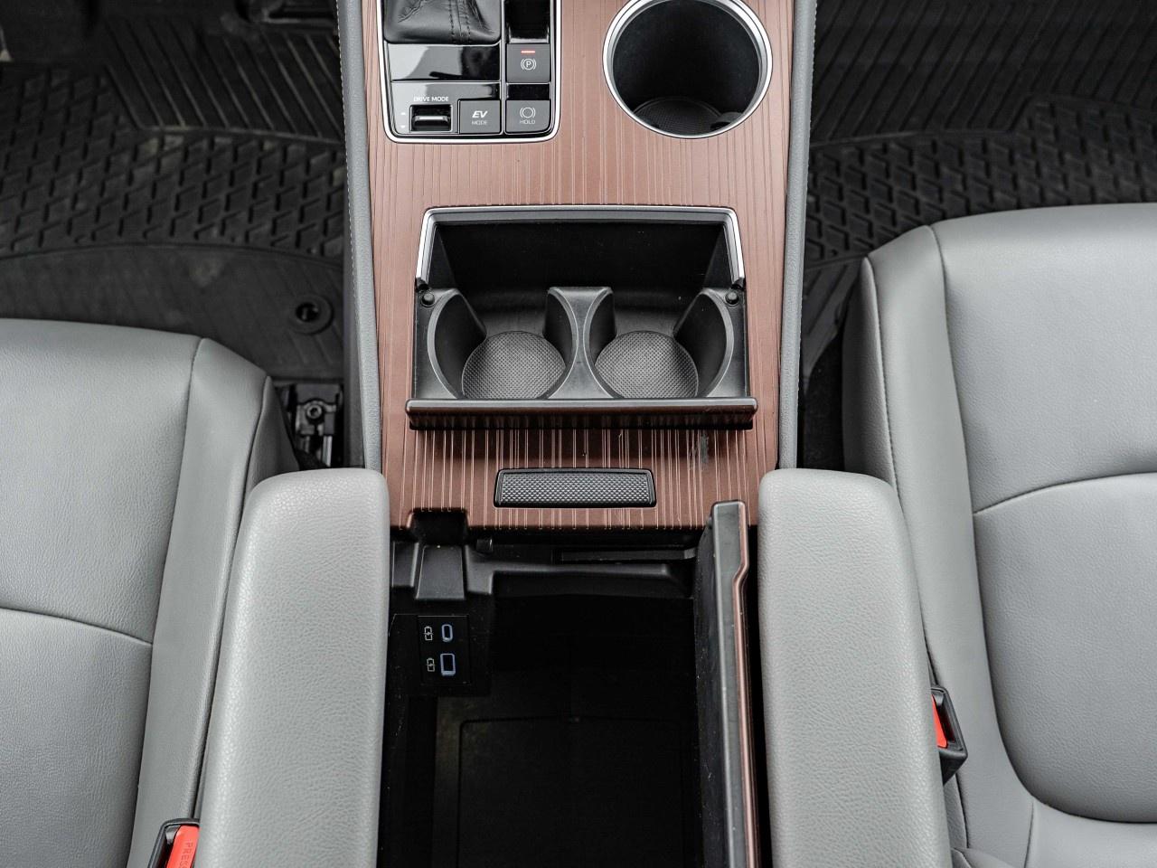 2021 Toyota Sienna XLE 7-Passenger AWD Photo