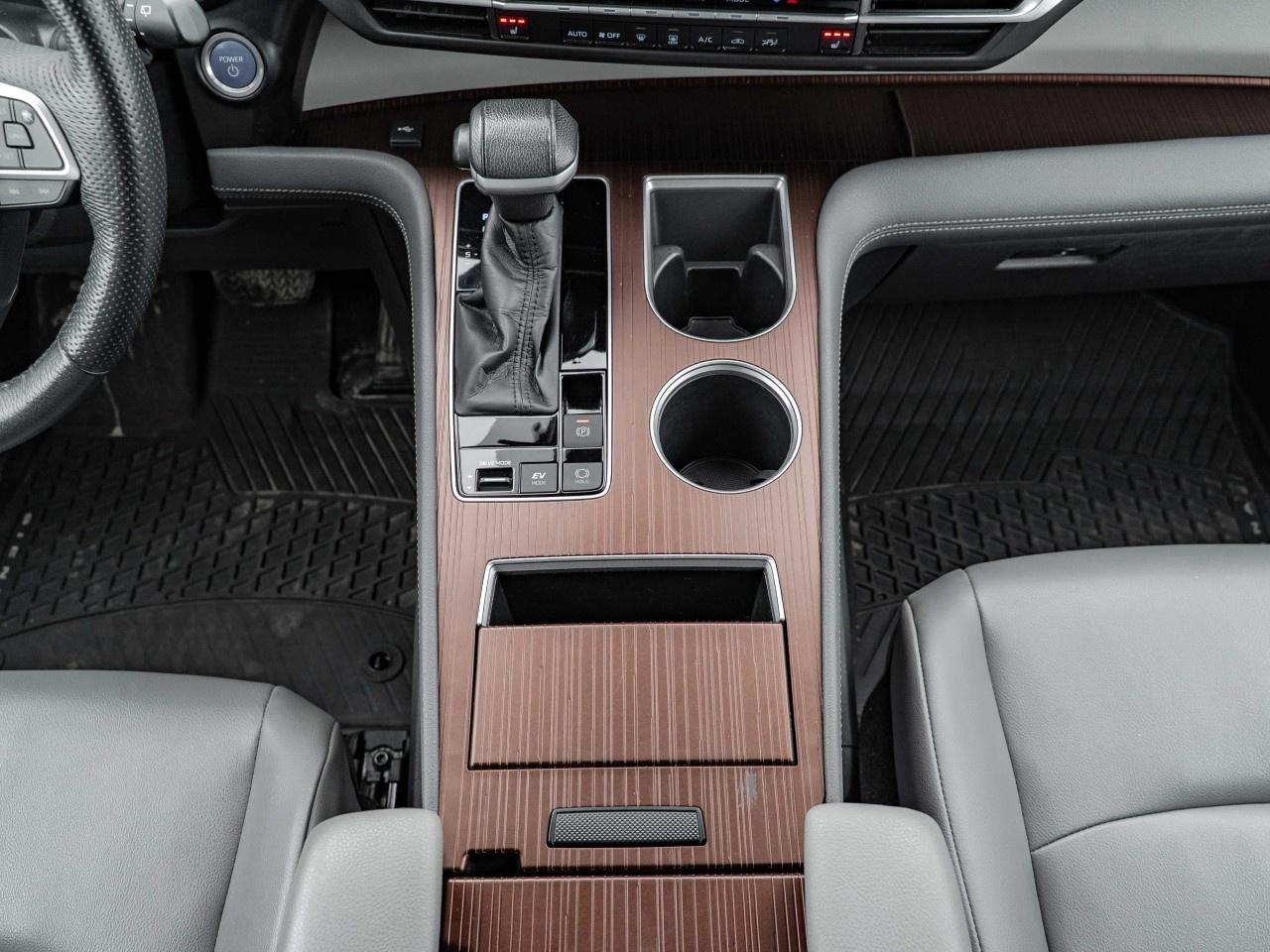 2021 Toyota Sienna XLE 7-Passenger AWD Photo