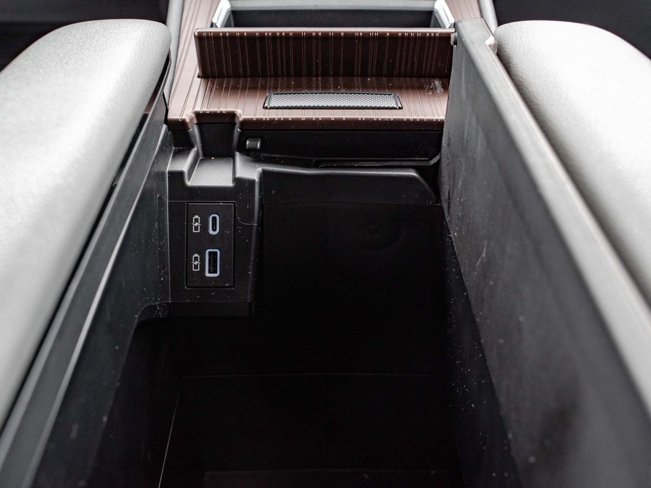 2021 Toyota Sienna XLE 7-Passenger AWD Photo