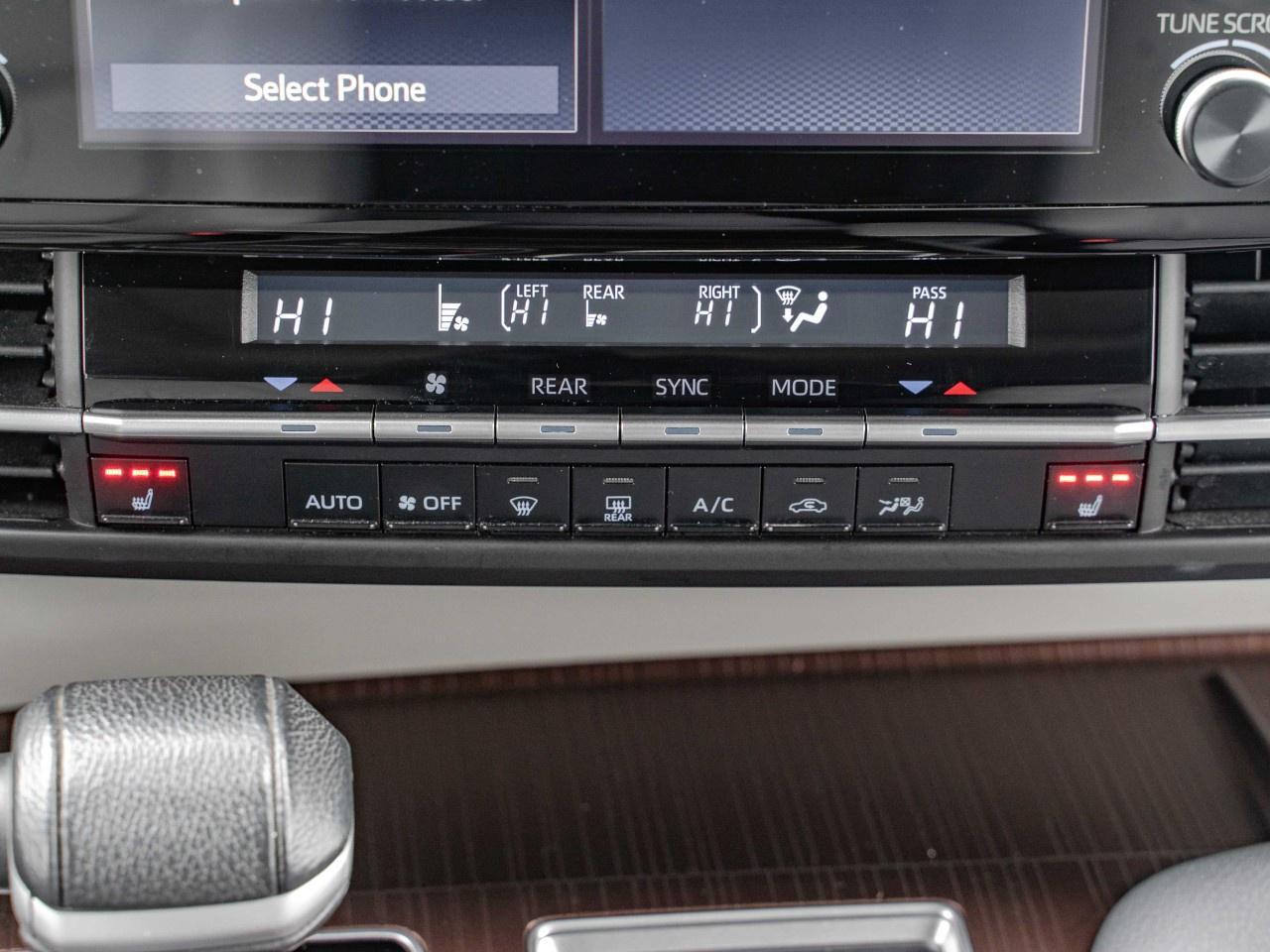 2021 Toyota Sienna XLE 7-Passenger AWD Photo