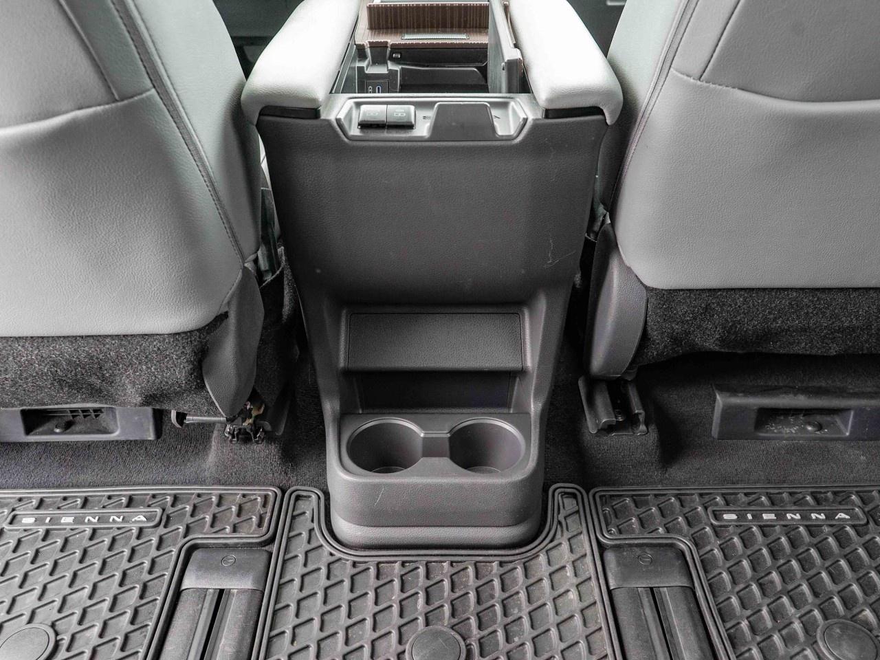 2021 Toyota Sienna XLE 7-Passenger AWD Photo