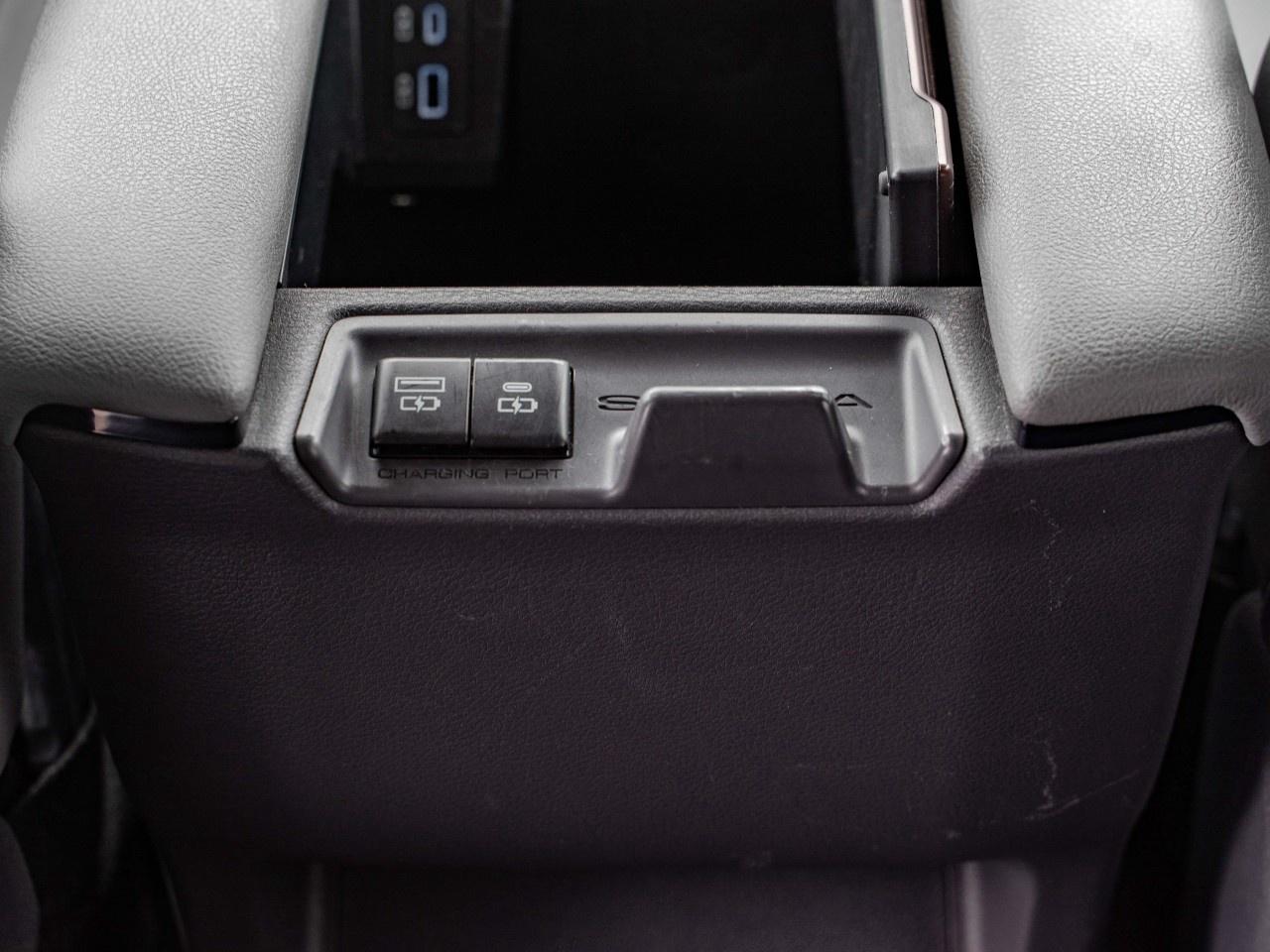 2021 Toyota Sienna XLE 7-Passenger AWD Photo