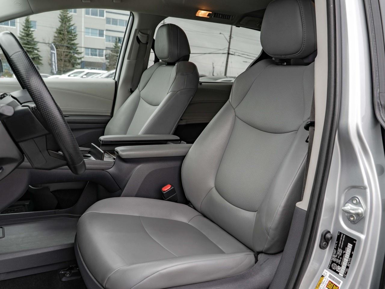 2021 Toyota Sienna XLE 7-Passenger AWD Photo