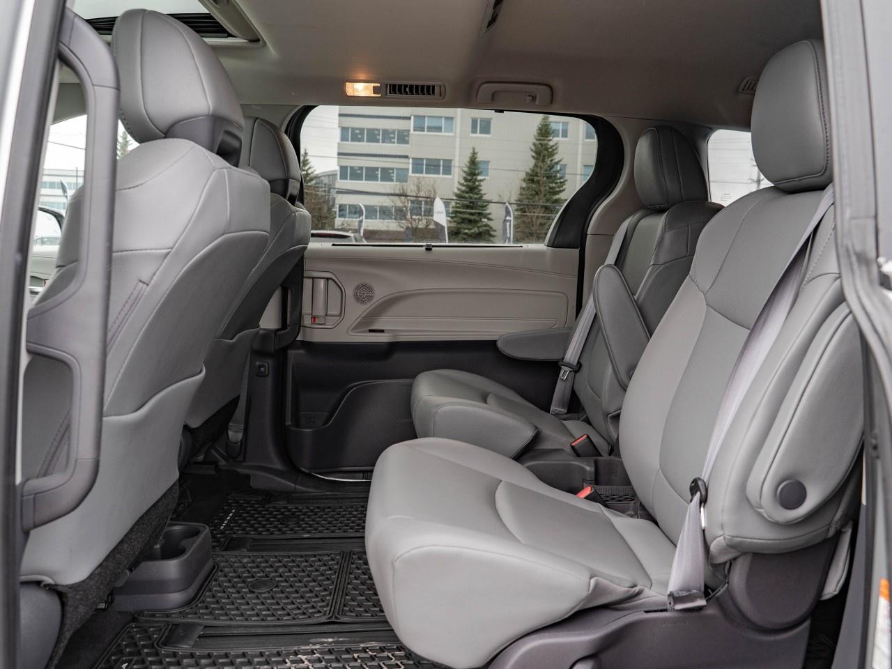 2021 Toyota Sienna XLE 7-Passenger AWD Photo