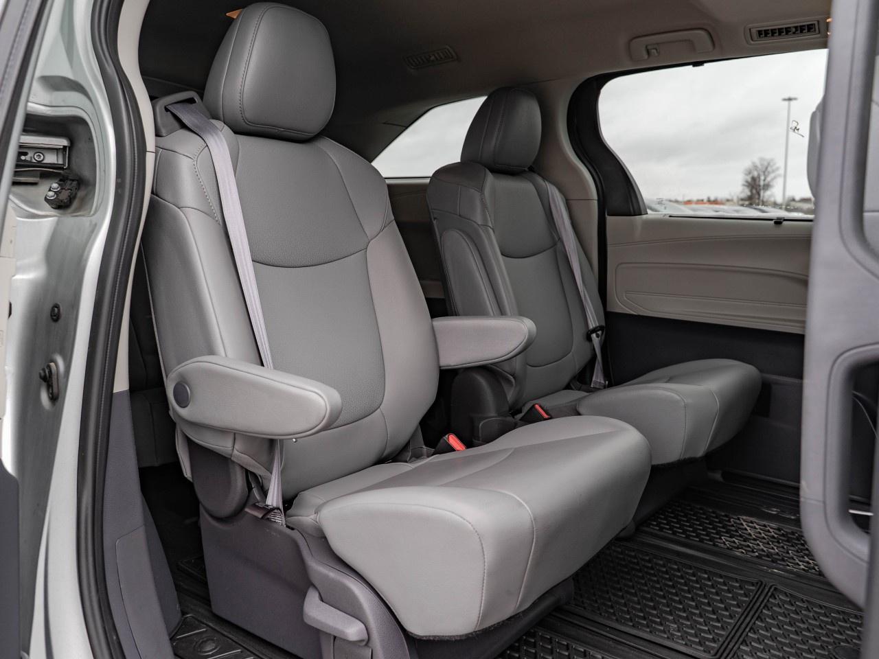 2021 Toyota Sienna XLE 7-Passenger AWD Photo