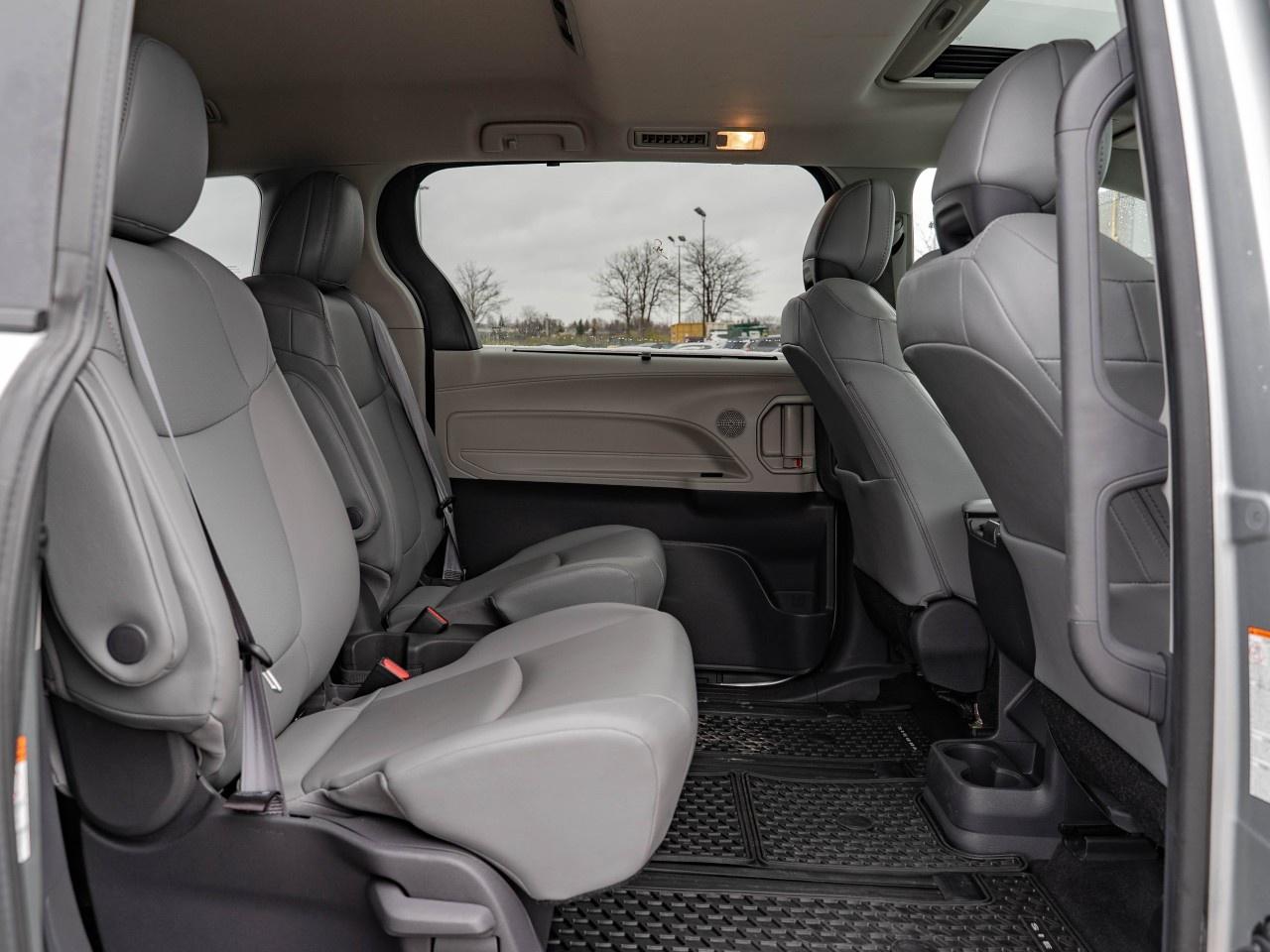 2021 Toyota Sienna XLE 7-Passenger AWD Photo