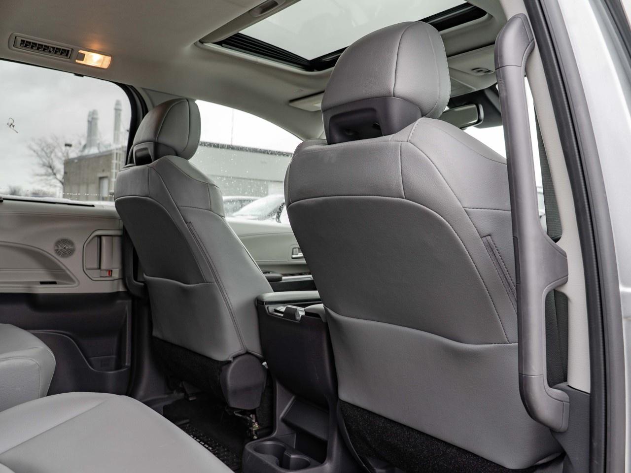 2021 Toyota Sienna XLE 7-Passenger AWD Photo