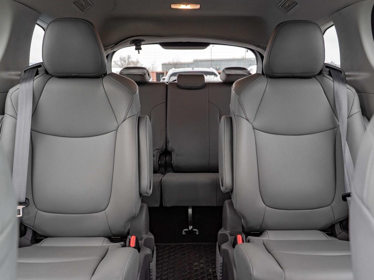 2021 Toyota Sienna XLE 7-Passenger AWD Photo