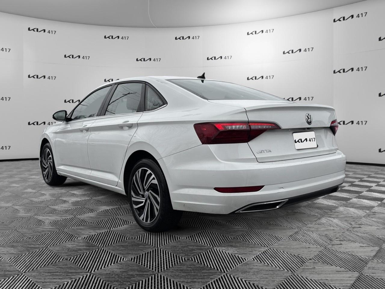 2021 Volkswagen Jetta Execline Auto Photo2