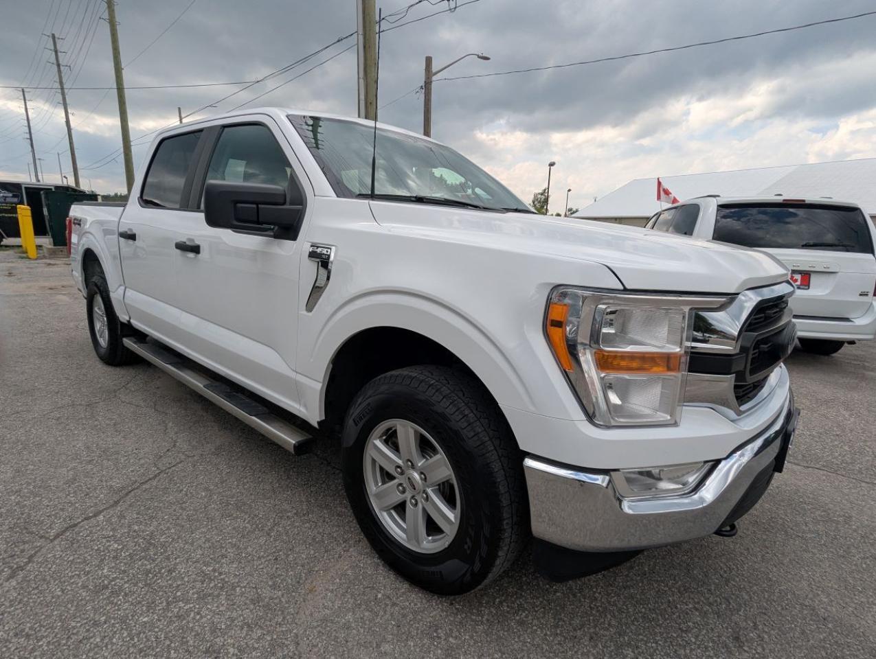 2022 Ford F-150 XLT SUPER CREW WITH NAVIGATION!! Photo2