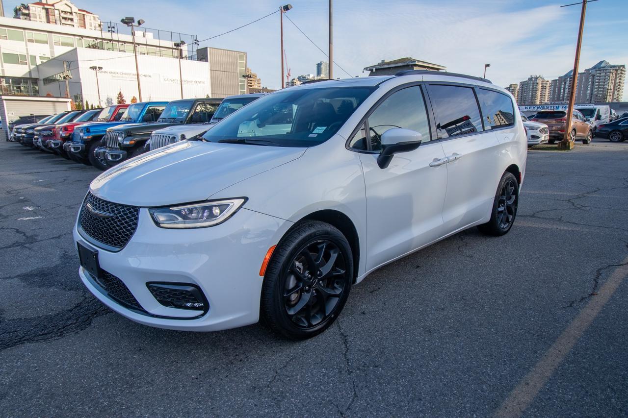 2023 Chrysler Pacifica TOURING L AWD Photo5