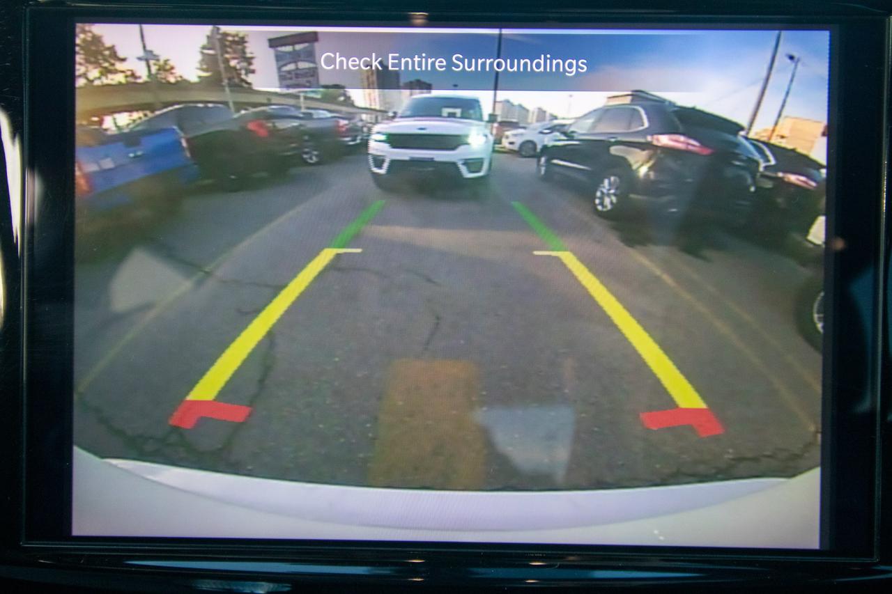 2023 Chrysler Pacifica TOURING L AWD Photo5