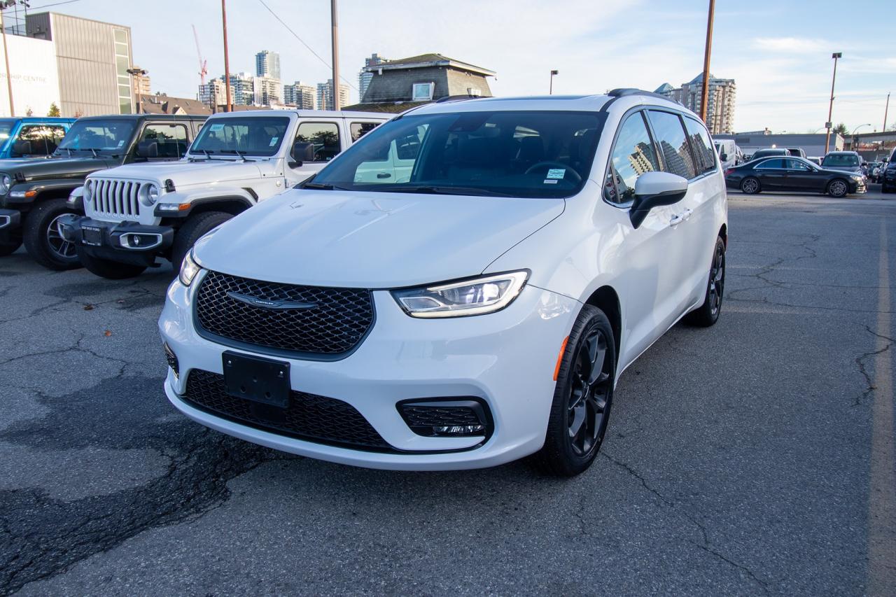 Used 2023 Chrysler Pacifica TOURING L AWD for sale in New Westminster, BC