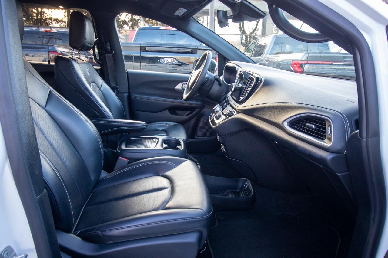 2023 Chrysler Pacifica TOURING L AWD Photo5