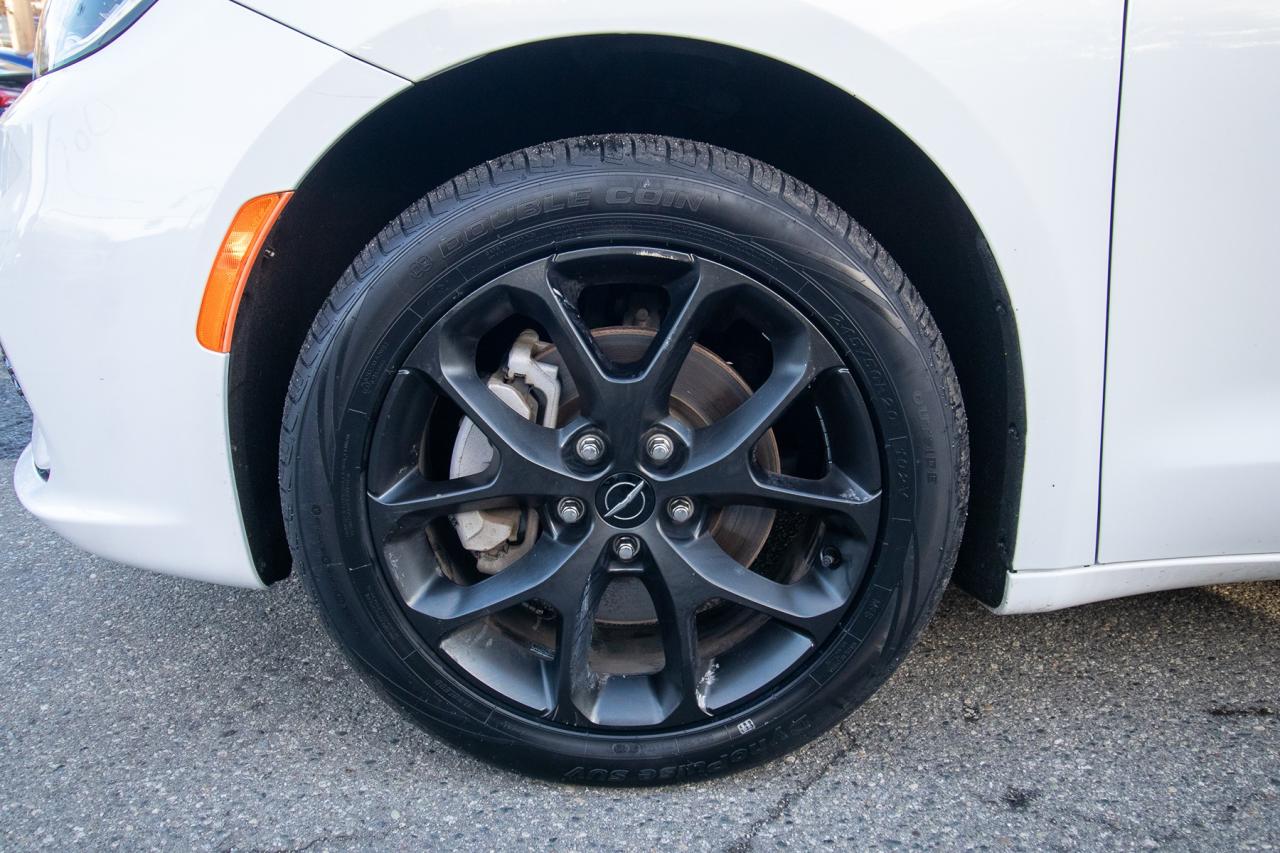 2023 Chrysler Pacifica TOURING L AWD Photo5