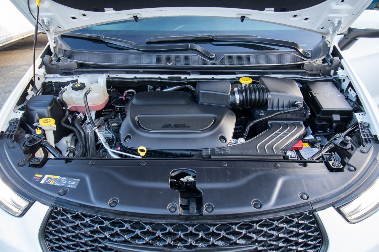 2023 Chrysler Pacifica TOURING L AWD Photo5