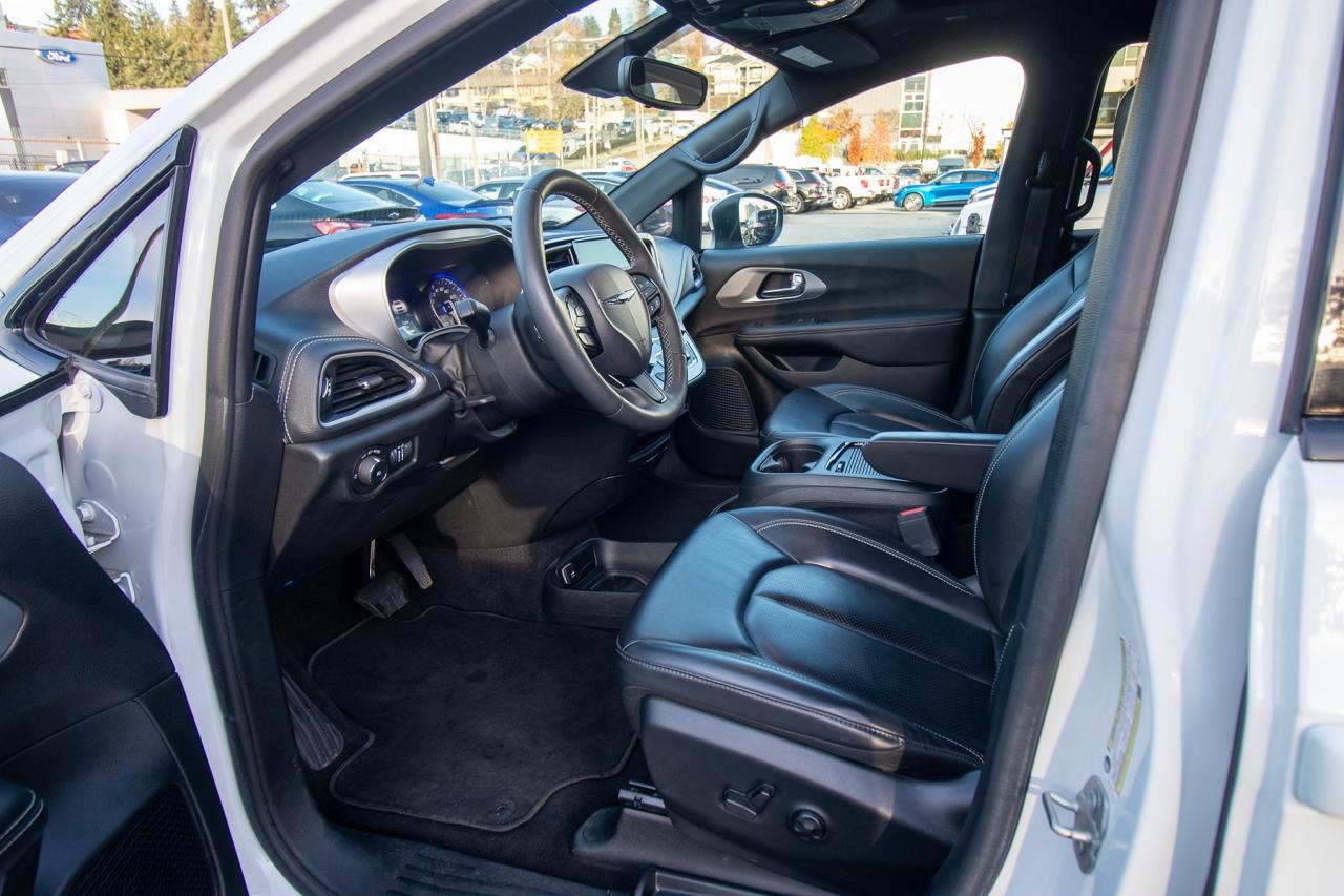 2023 Chrysler Pacifica TOURING L AWD Photo5