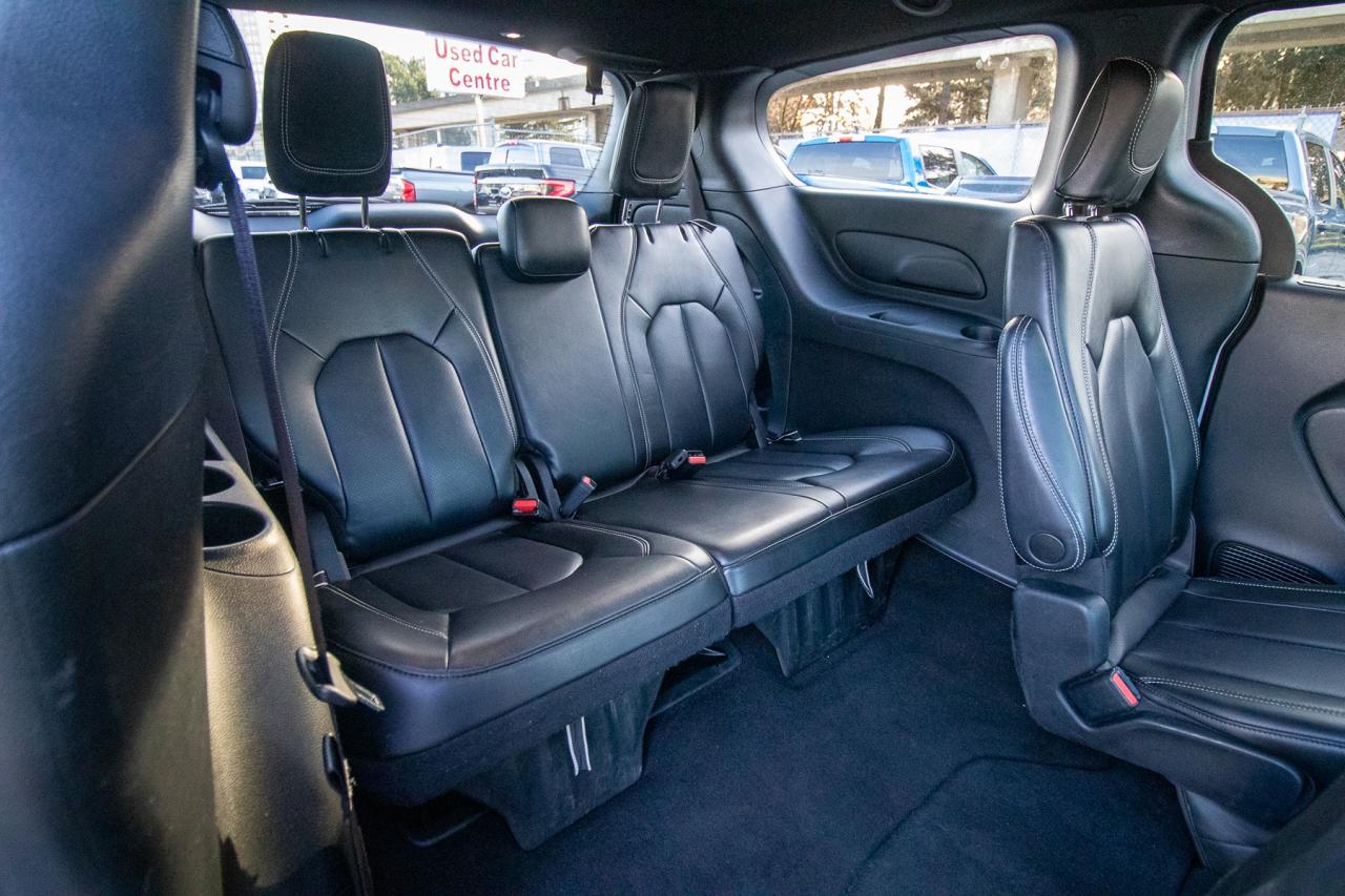2023 Chrysler Pacifica TOURING L AWD Photo5