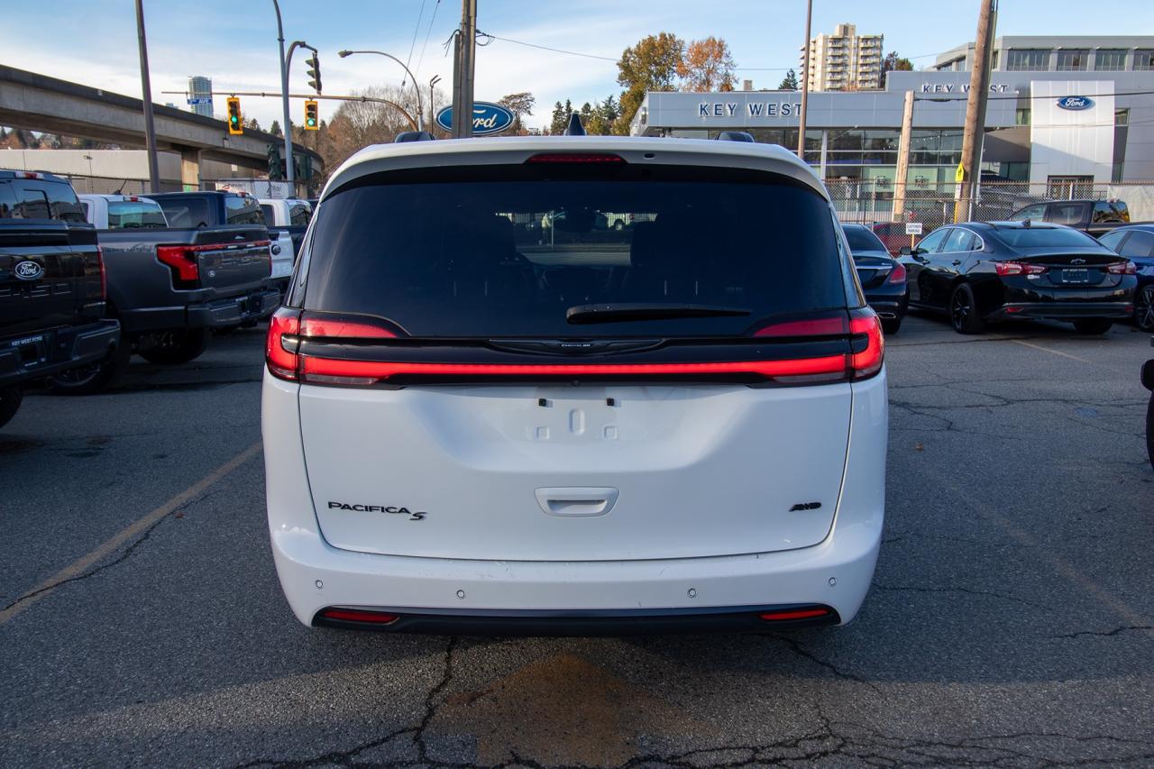 2023 Chrysler Pacifica TOURING L AWD Photo5