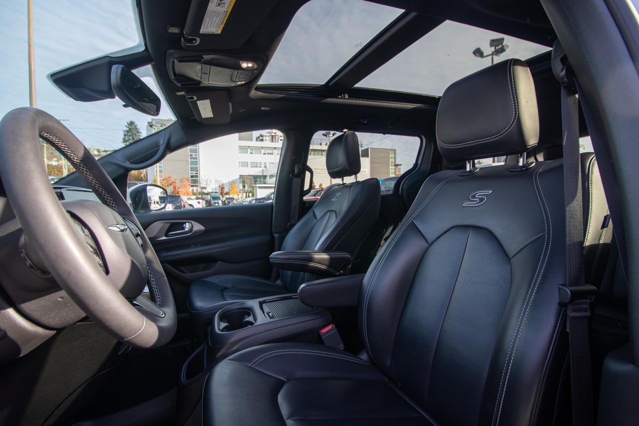 2023 Chrysler Pacifica Touring L Photo5