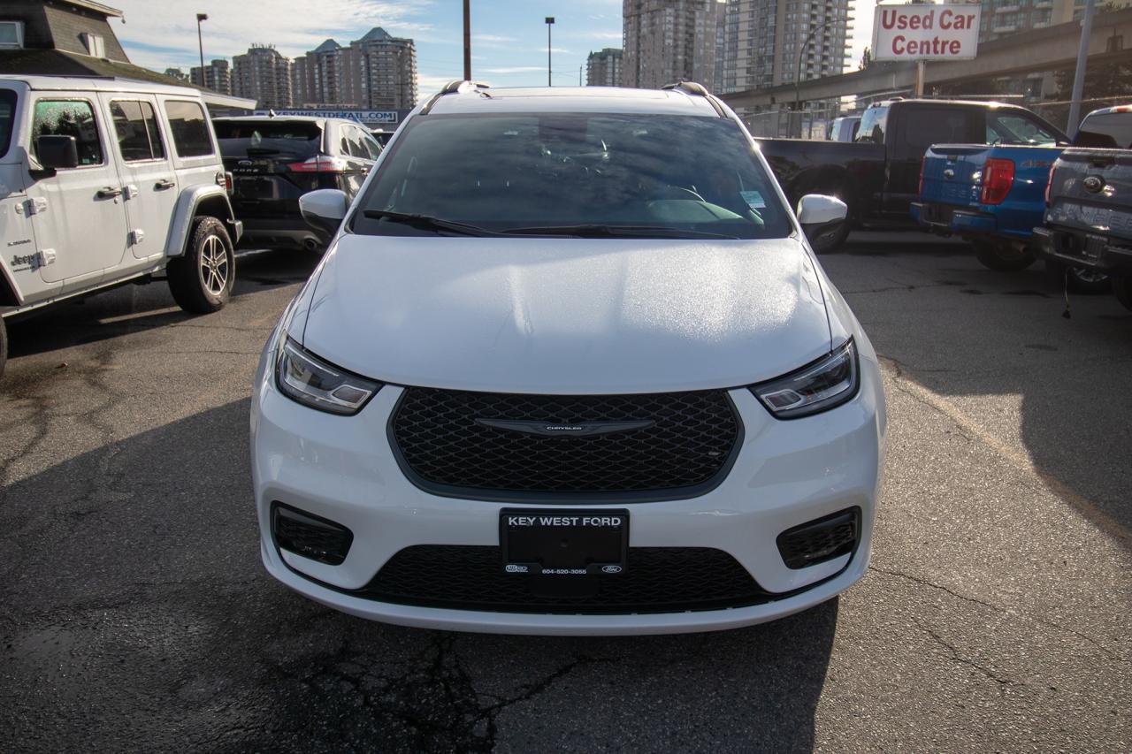 2023 Chrysler Pacifica Touring L Photo