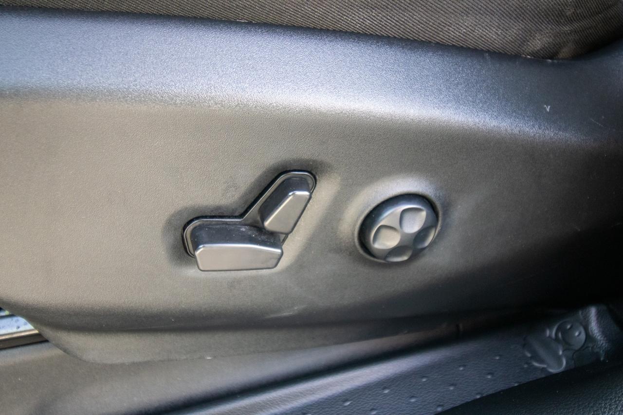 2023 Chrysler Pacifica Touring L Photo5