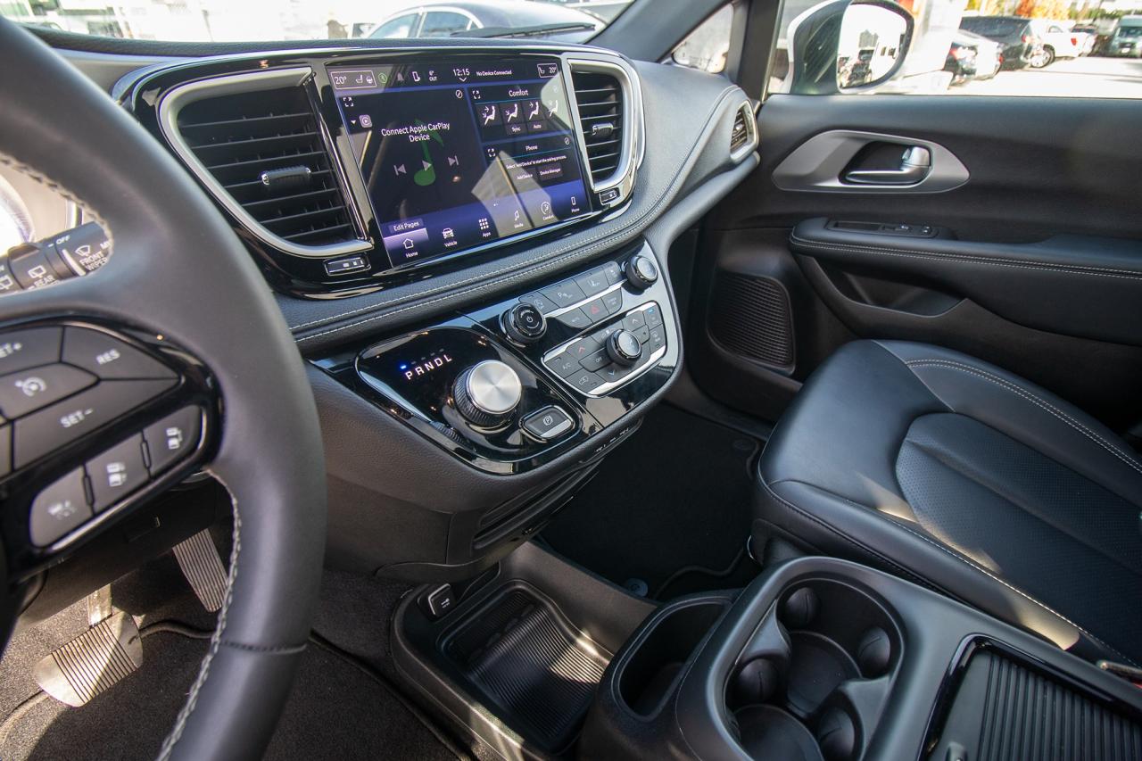 2023 Chrysler Pacifica Touring L Photo5