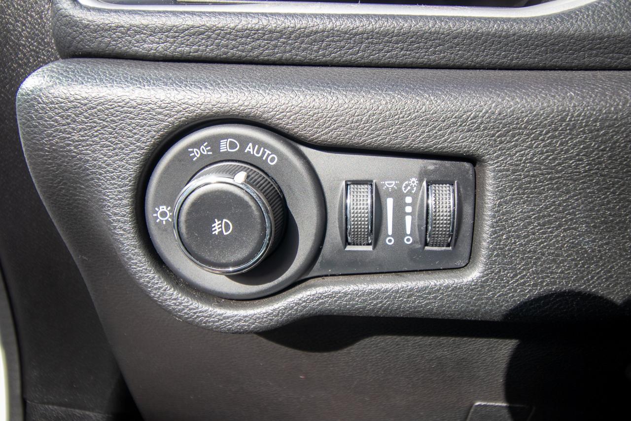 2023 Chrysler Pacifica Touring L Photo5