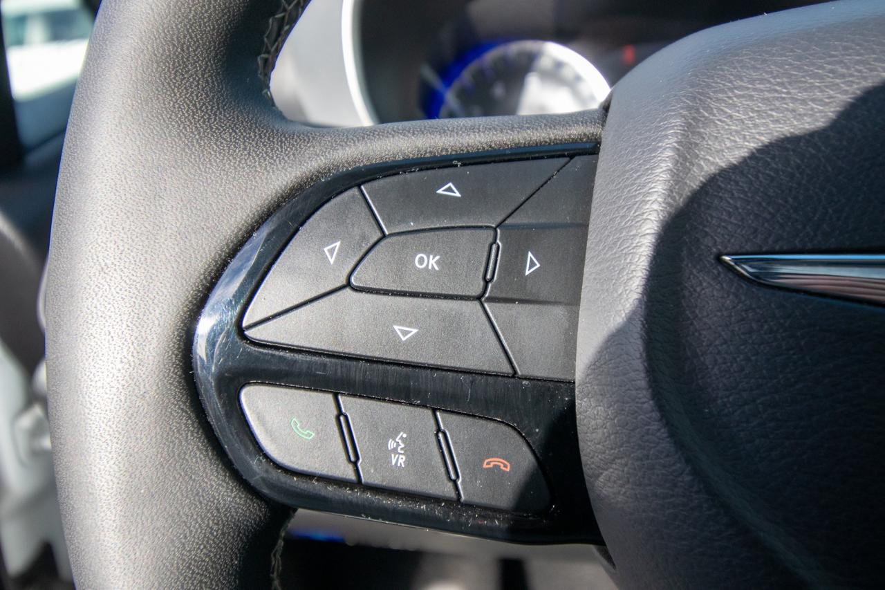 2023 Chrysler Pacifica Touring L Photo5