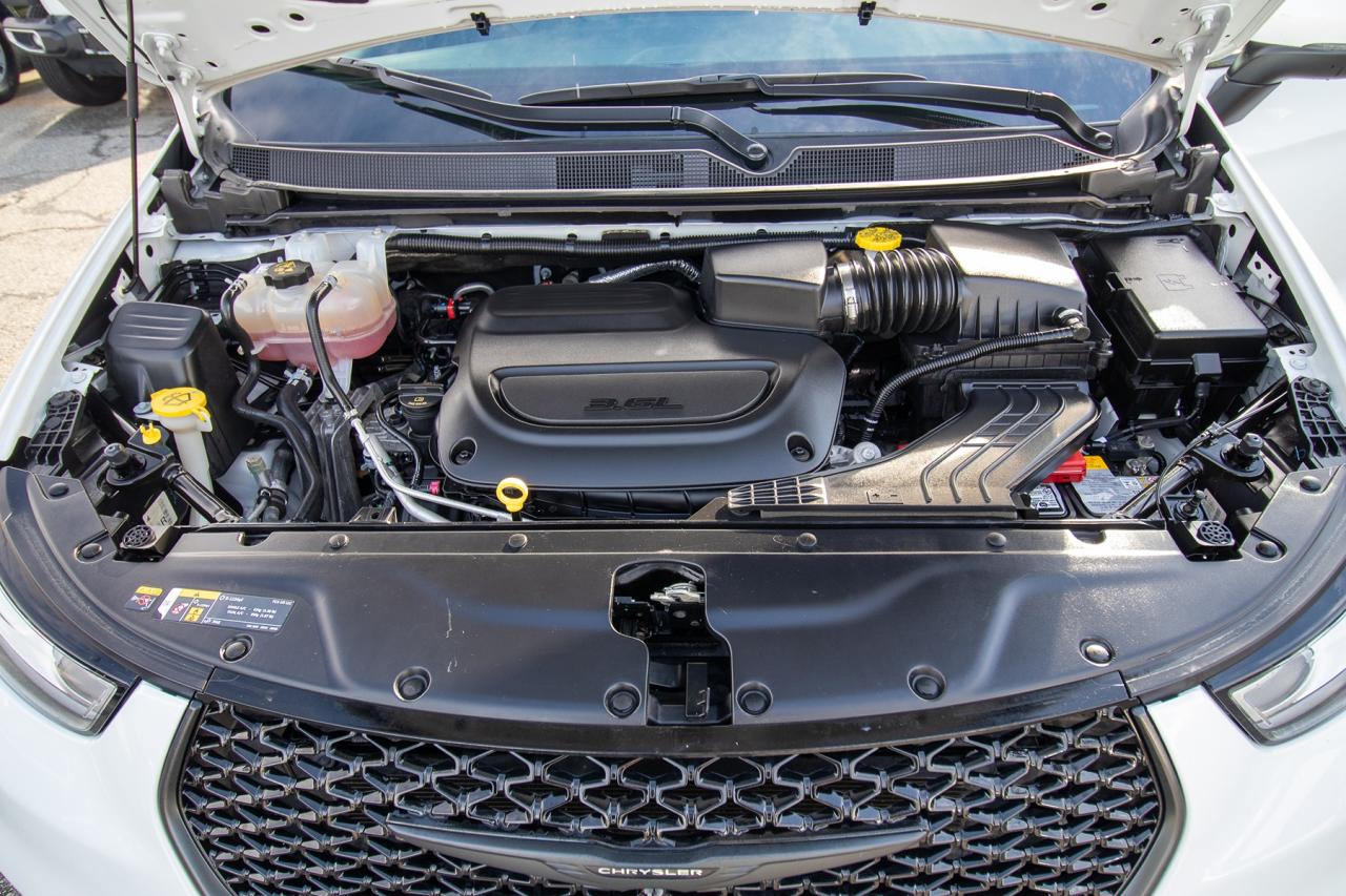 2023 Chrysler Pacifica Touring L Photo5