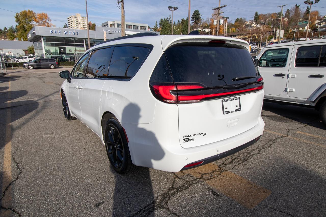 2023 Chrysler Pacifica Touring L Photo5