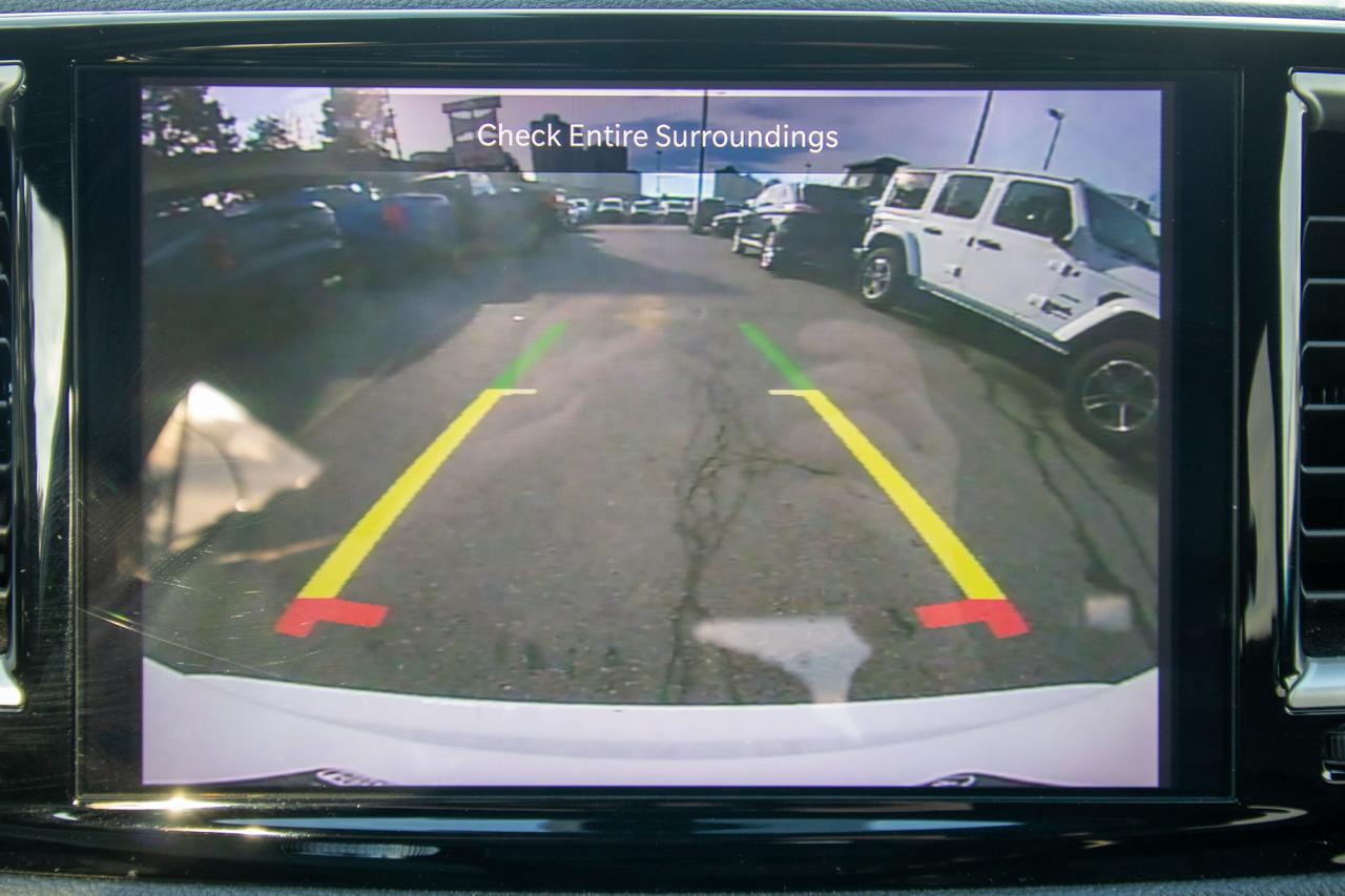 2023 Chrysler Pacifica Touring L Photo5