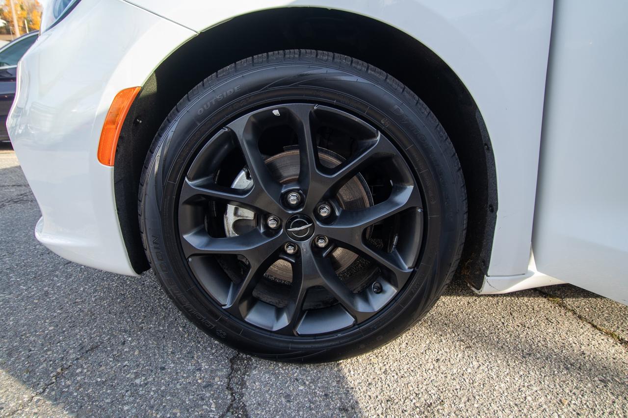 2023 Chrysler Pacifica Touring L Photo5