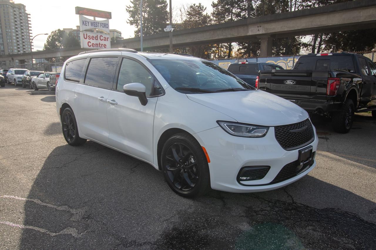 2023 Chrysler Pacifica Touring L Photo5