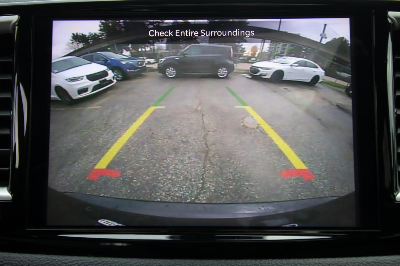 2023 Chrysler Pacifica Touring L Photo5