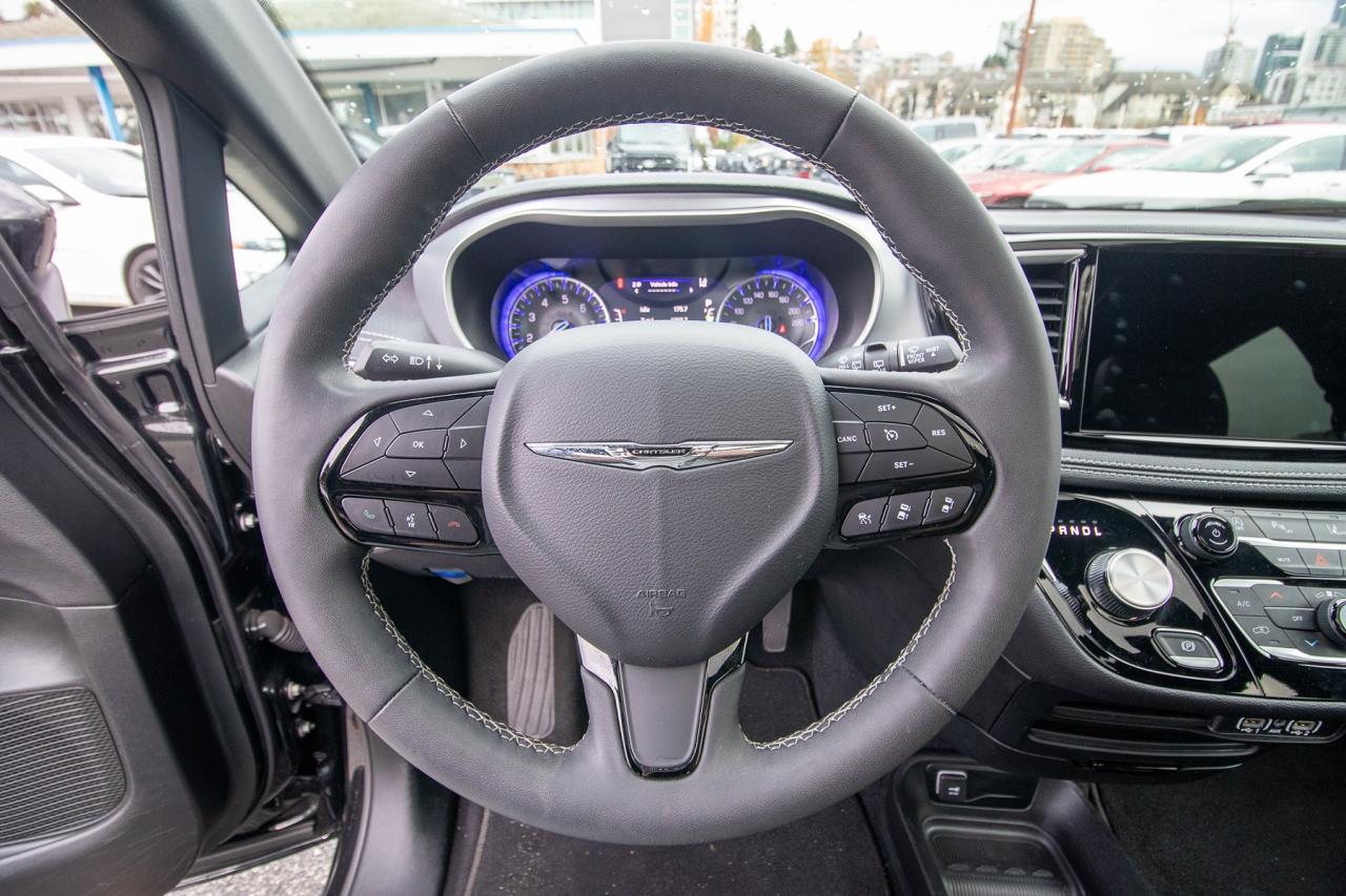 2023 Chrysler Pacifica Touring L Photo5