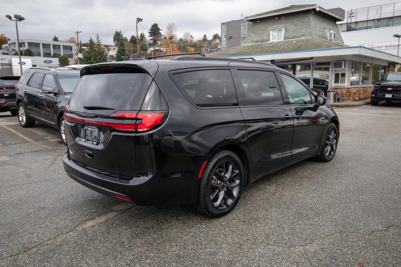 2023 Chrysler Pacifica Touring L Photo5