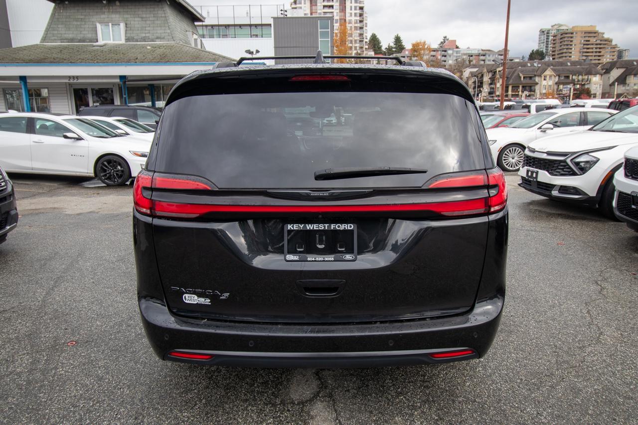 2023 Chrysler Pacifica Touring L Photo5