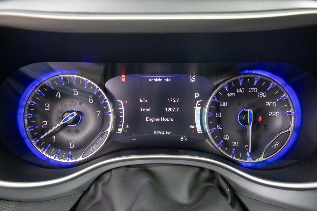 2023 Chrysler Pacifica Touring L Photo5