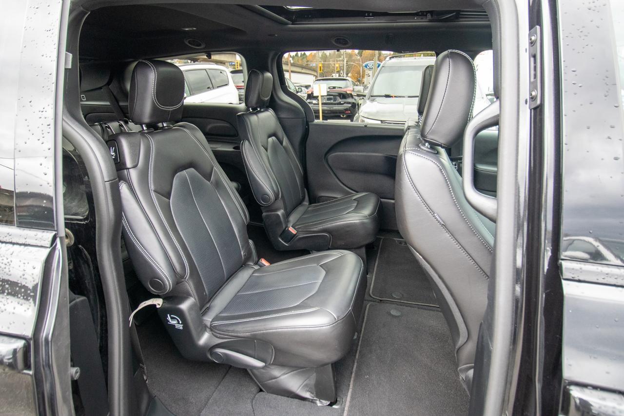 2023 Chrysler Pacifica Touring L Photo5