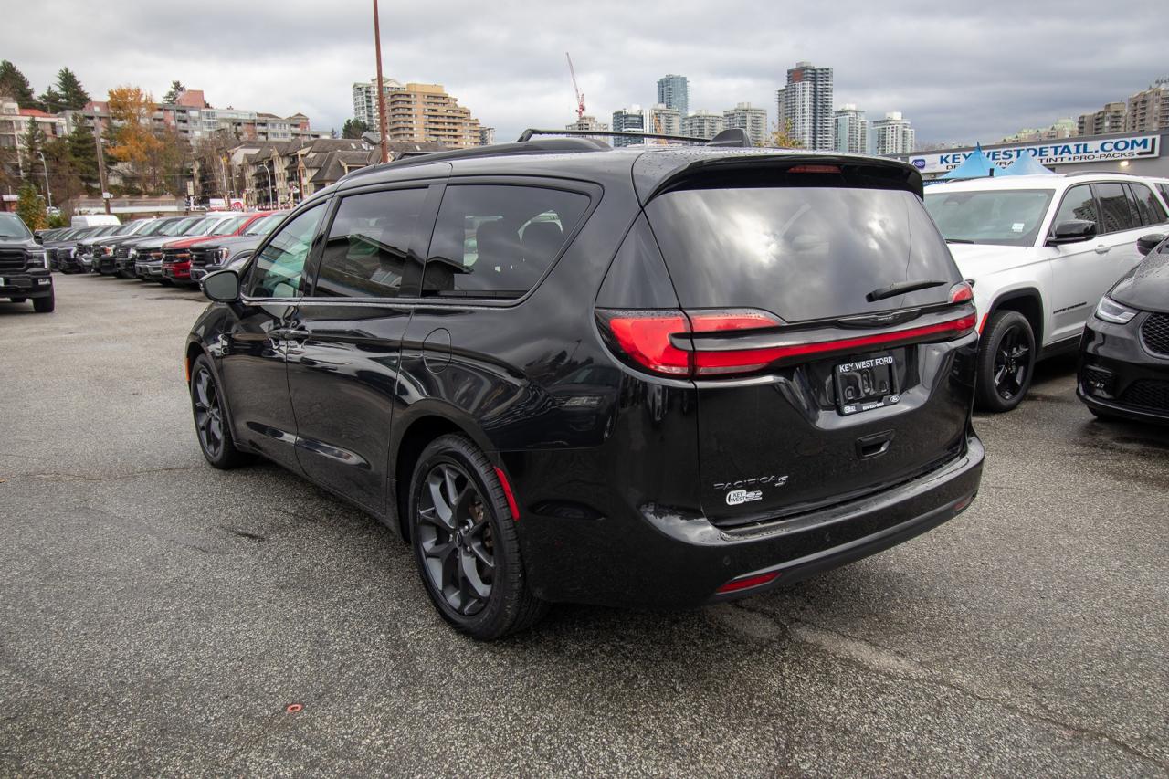 2023 Chrysler Pacifica Touring L Photo5