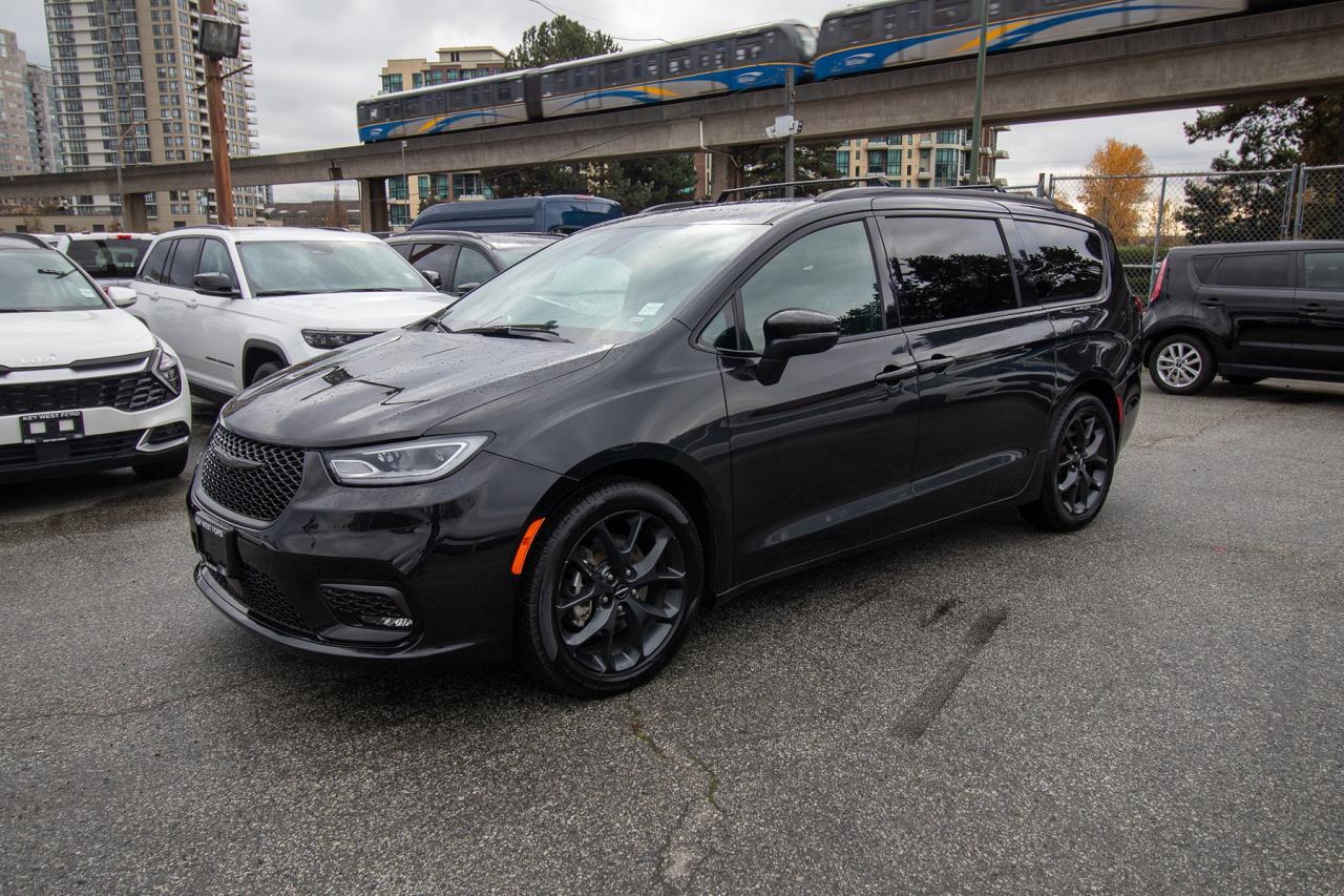 2023 Chrysler Pacifica Touring L Photo5