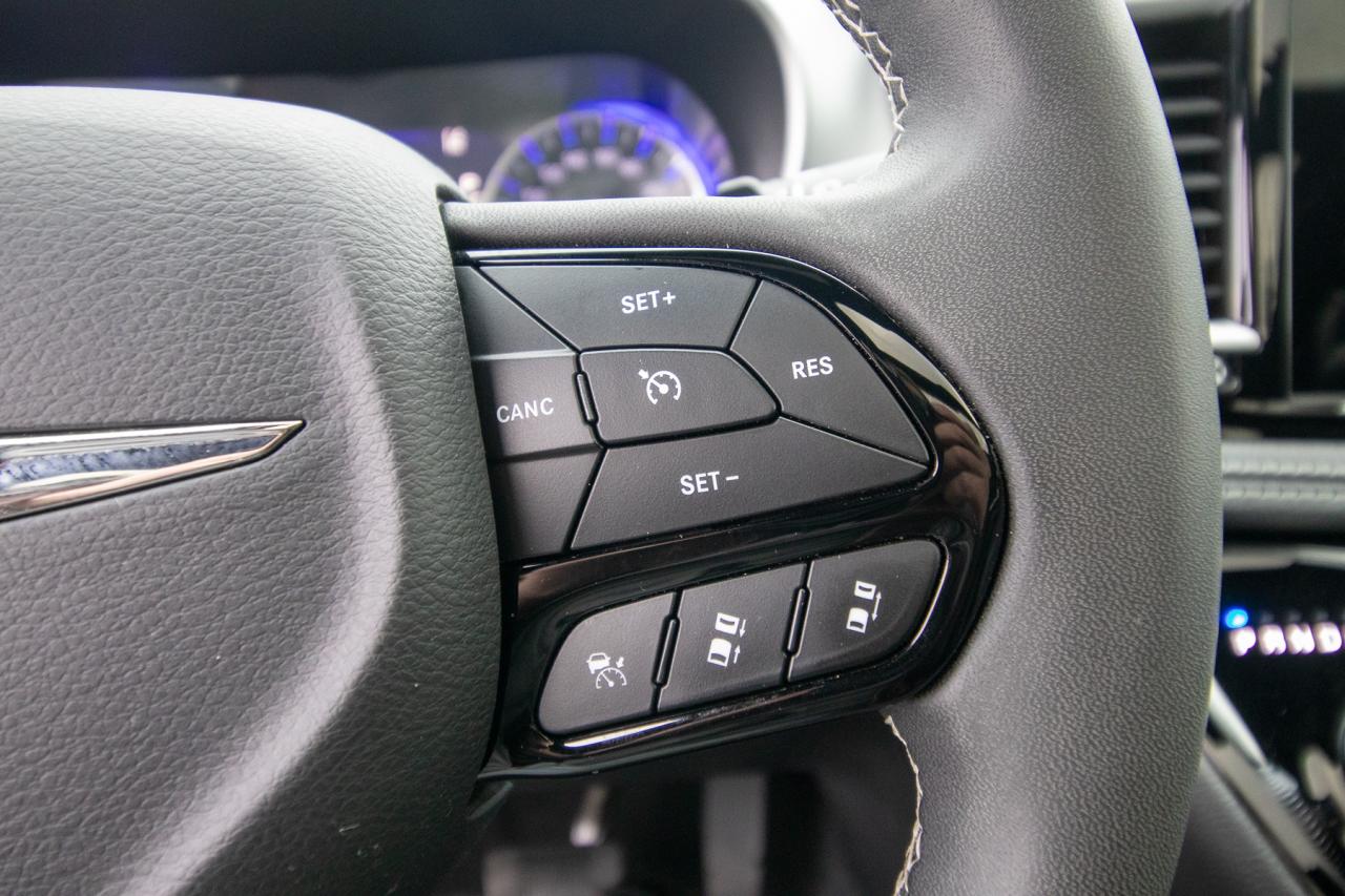 2023 Chrysler Pacifica Touring L Photo5