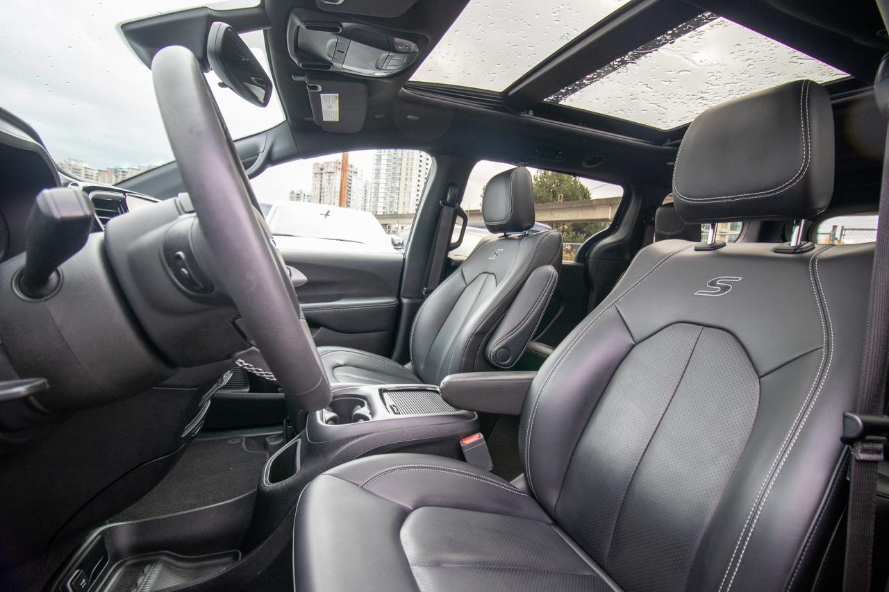 2023 Chrysler Pacifica Touring L Photo5